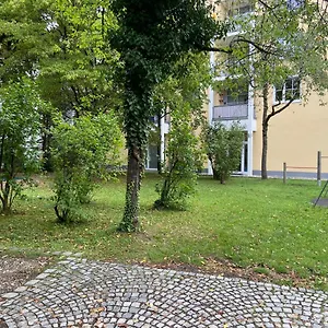Mit Garagenparkplatz An U-bahnstation Apartment
